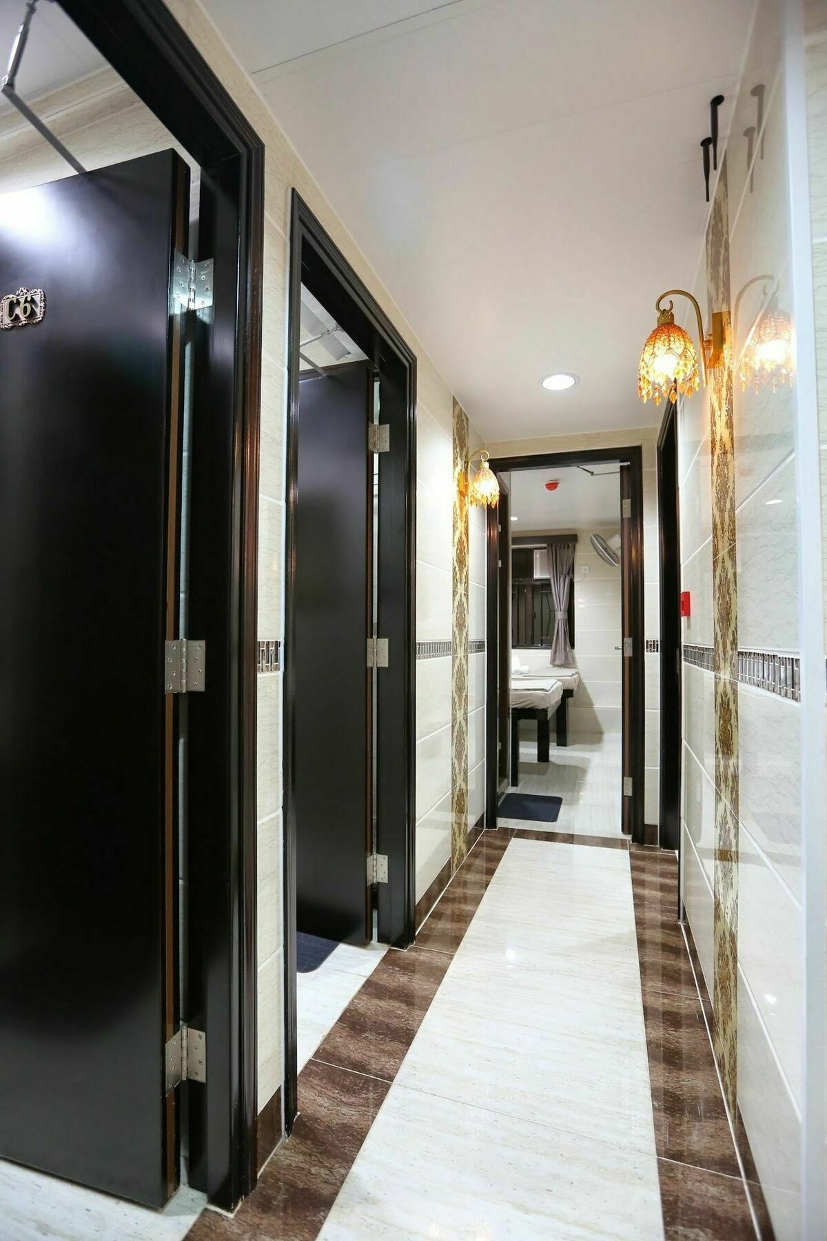 Tom'S Guest House Цзюлун Экстерьер фото