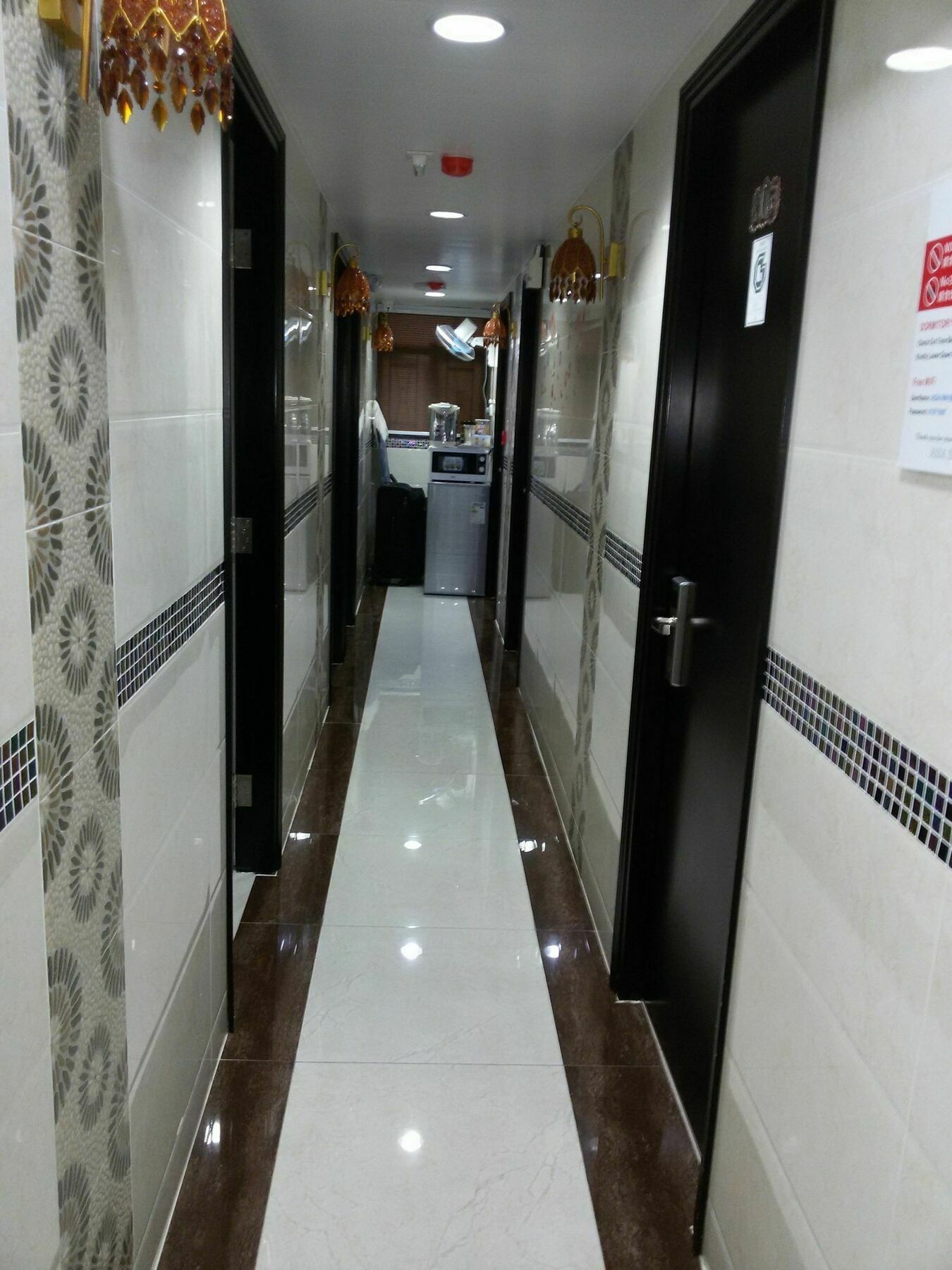 Tom'S Guest House Цзюлун Экстерьер фото